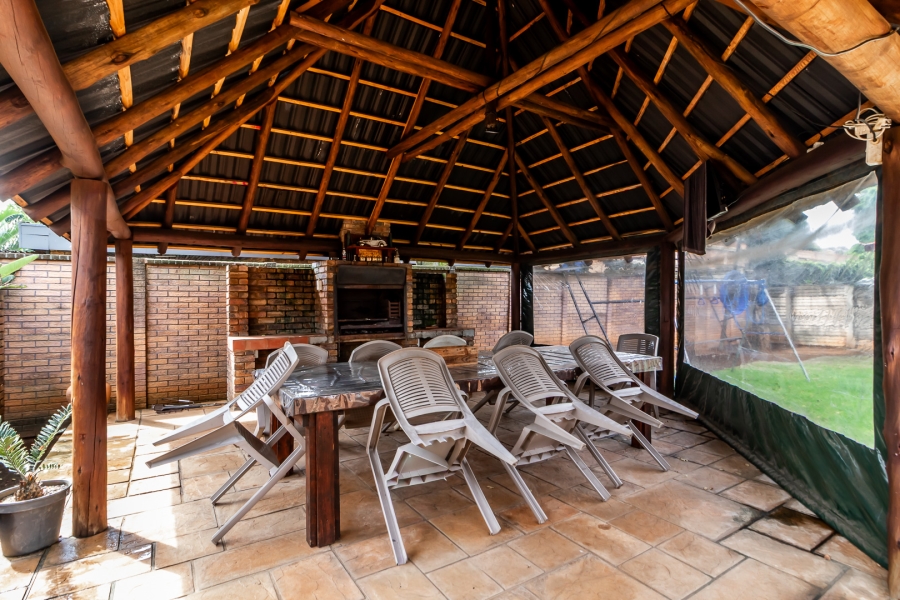 2 Bedroom Property for Sale in Waverley Gauteng