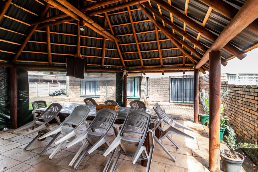 2 Bedroom Property for Sale in Waverley Gauteng