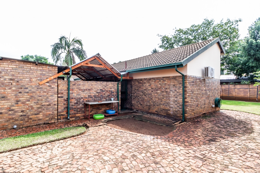 2 Bedroom Property for Sale in Waverley Gauteng