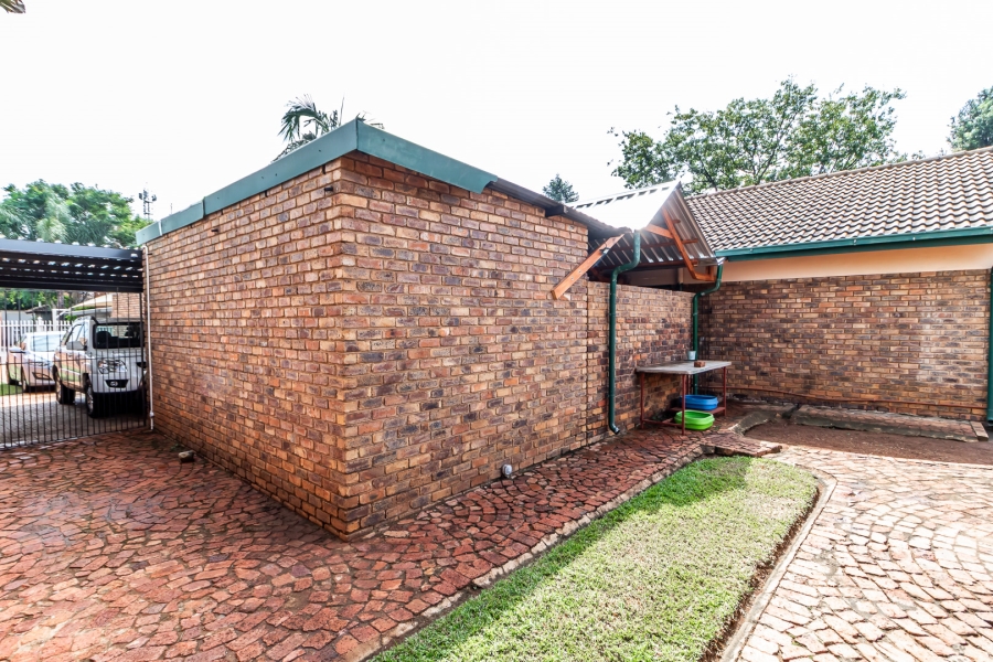 2 Bedroom Property for Sale in Waverley Gauteng