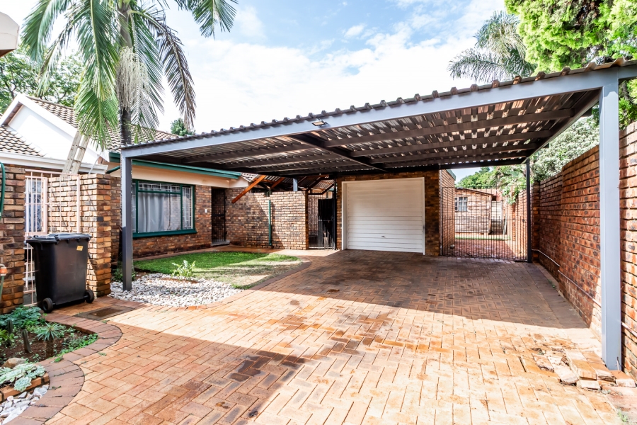 2 Bedroom Property for Sale in Waverley Gauteng