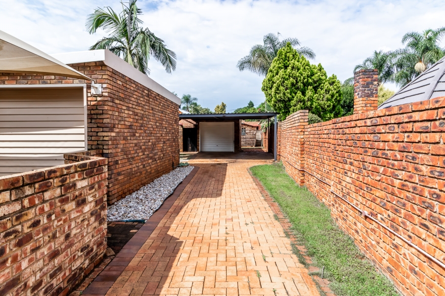 2 Bedroom Property for Sale in Waverley Gauteng