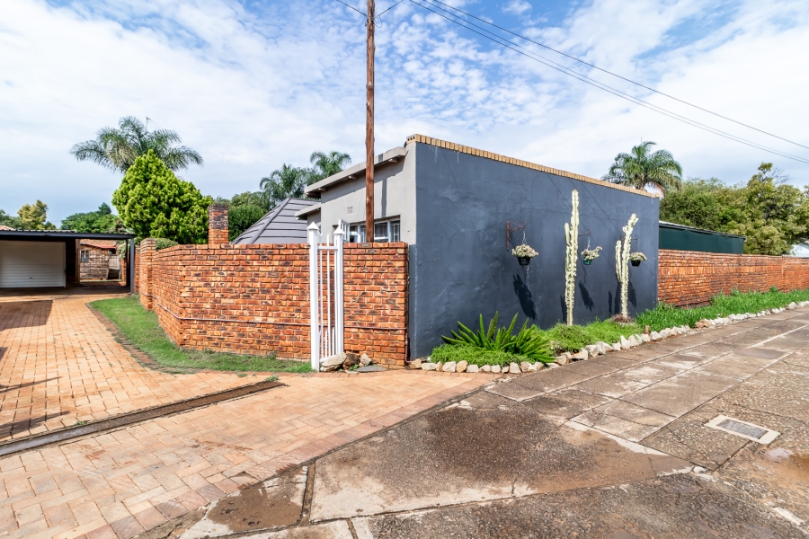 2 Bedroom Property for Sale in Waverley Gauteng