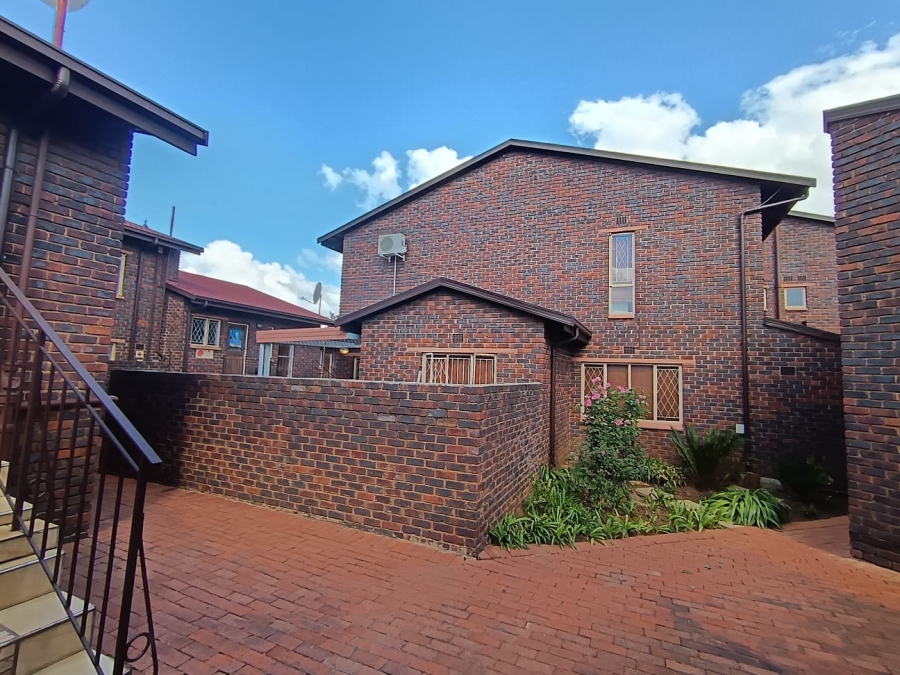 3 Bedroom Property for Sale in Brackenhurst Gauteng