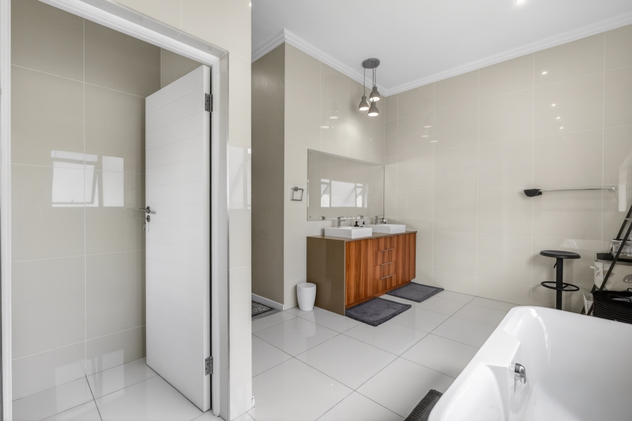 3 Bedroom Property for Sale in Bryanston Gauteng