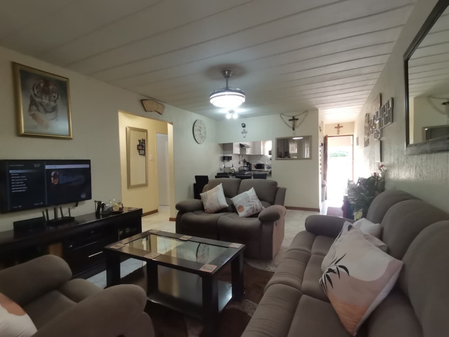 3 Bedroom Property for Sale in Oakdene Gauteng