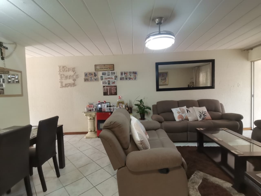 3 Bedroom Property for Sale in Oakdene Gauteng