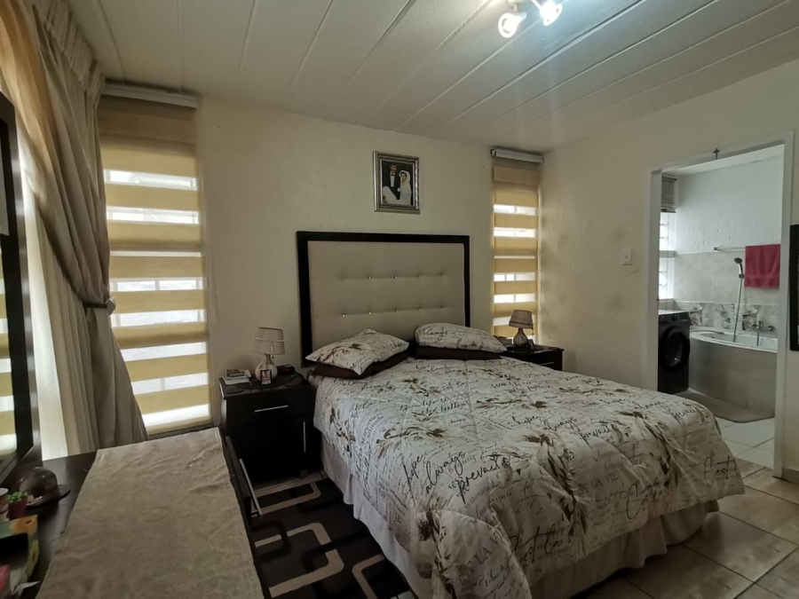 3 Bedroom Property for Sale in Oakdene Gauteng