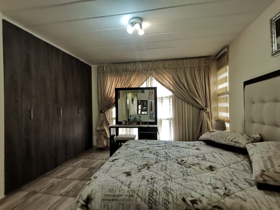 3 Bedroom Property for Sale in Oakdene Gauteng