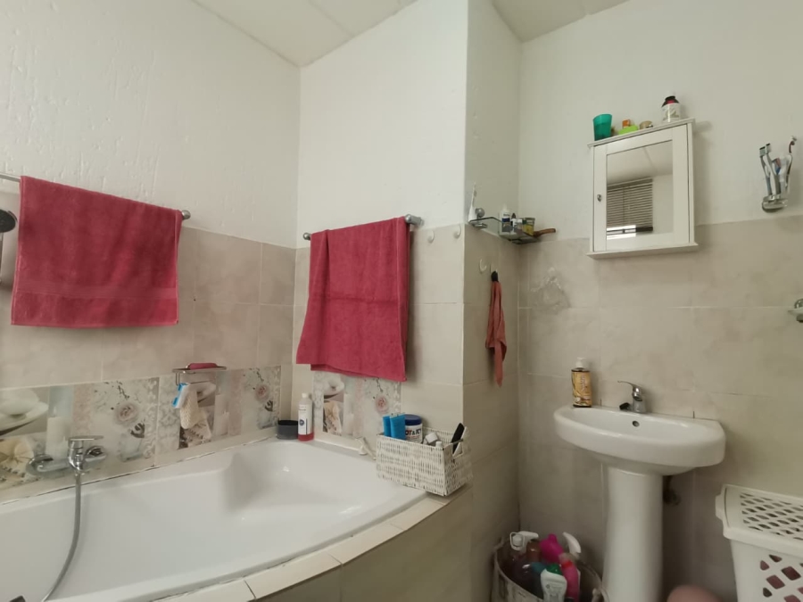 3 Bedroom Property for Sale in Oakdene Gauteng