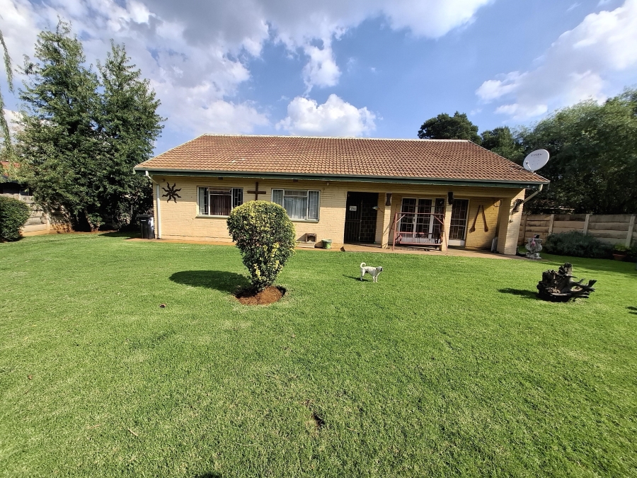 3 Bedroom Property for Sale in Strubenvale Gauteng