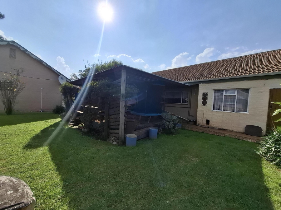 3 Bedroom Property for Sale in Strubenvale Gauteng