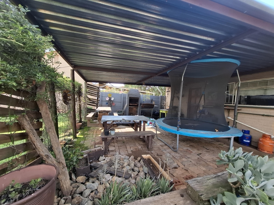3 Bedroom Property for Sale in Strubenvale Gauteng
