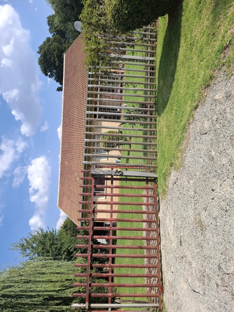 3 Bedroom Property for Sale in Strubenvale Gauteng