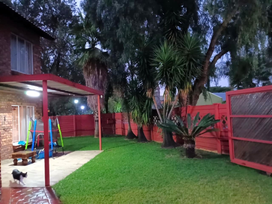 To Let 4 Bedroom Property for Rent in Zwartkop Gauteng