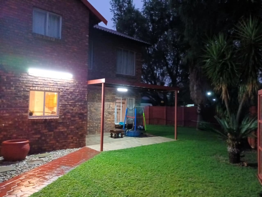 To Let 4 Bedroom Property for Rent in Zwartkop Gauteng