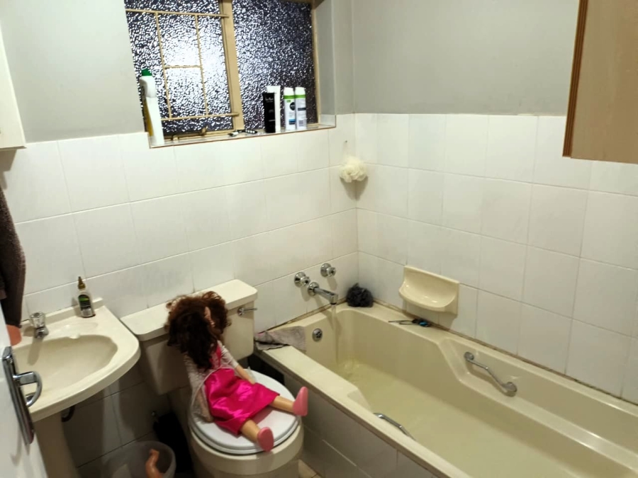 To Let 4 Bedroom Property for Rent in Zwartkop Gauteng