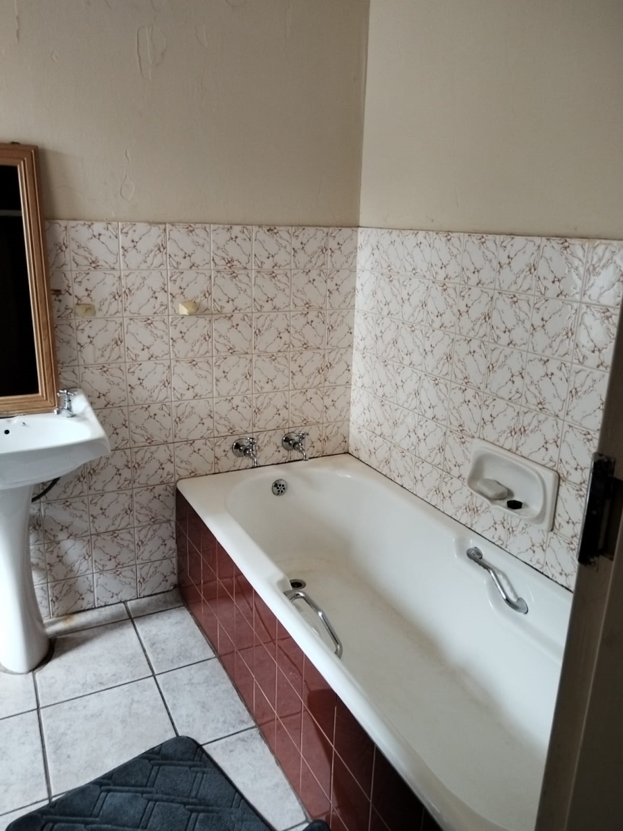 To Let 4 Bedroom Property for Rent in Birch Acres Gauteng