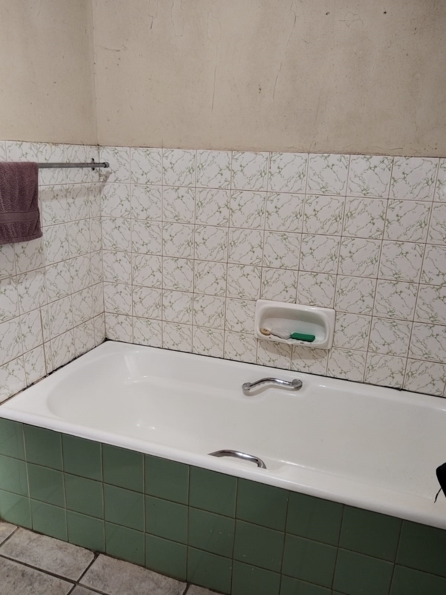 To Let 4 Bedroom Property for Rent in Birch Acres Gauteng