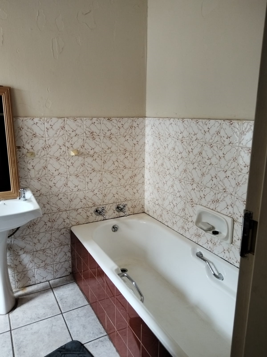 To Let 4 Bedroom Property for Rent in Birch Acres Gauteng