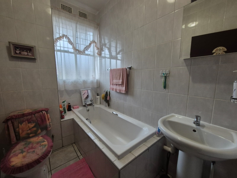 2 Bedroom Property for Sale in Vanderbijlpark CW 3 Gauteng