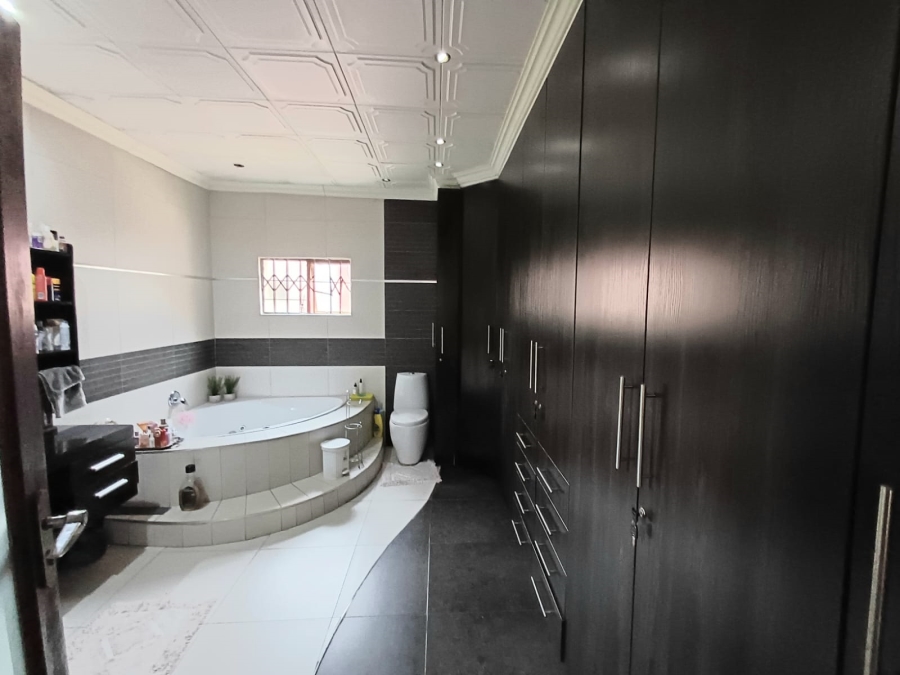 3 Bedroom Property for Sale in Vanderbijlpark CW 5 Gauteng