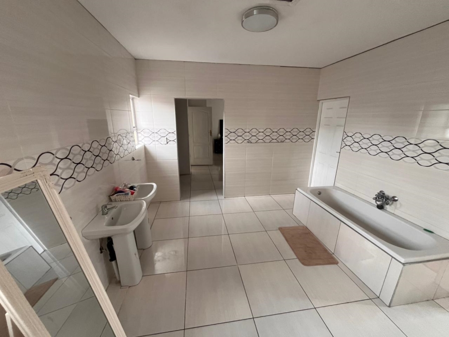 4 Bedroom Property for Sale in Riverspray Lifestyle Estate Gauteng