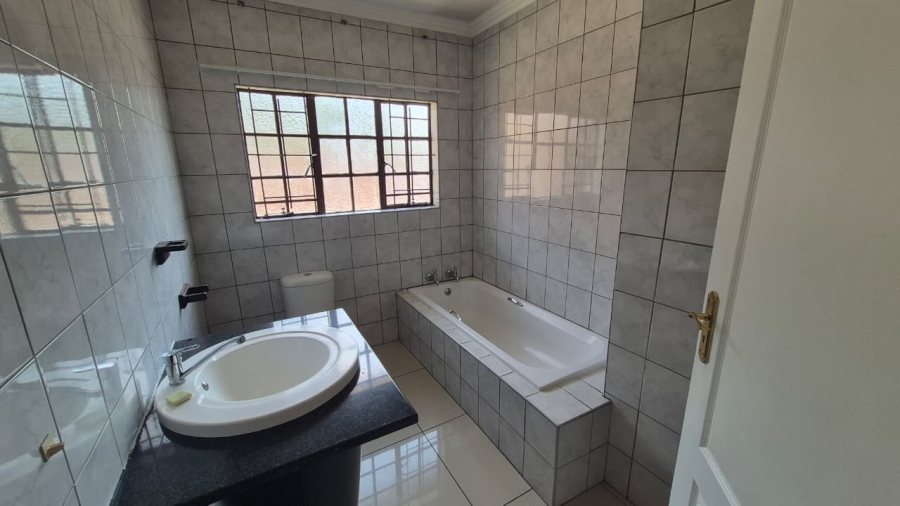 To Let 3 Bedroom Property for Rent in Eastleigh Gauteng