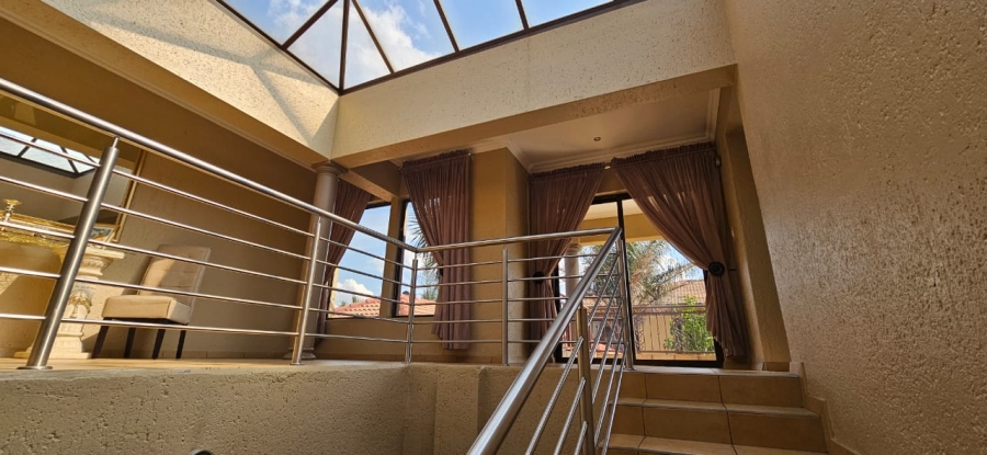 To Let 5 Bedroom Property for Rent in Sonneveld Gauteng