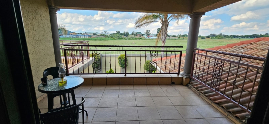 To Let 5 Bedroom Property for Rent in Sonneveld Gauteng