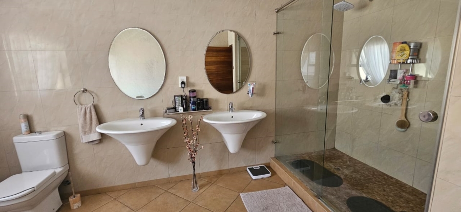 To Let 5 Bedroom Property for Rent in Sonneveld Gauteng