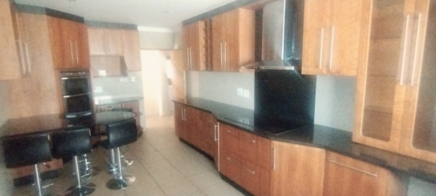 To Let 5 Bedroom Property for Rent in Sonneveld Gauteng