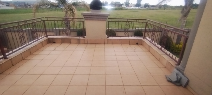 To Let 5 Bedroom Property for Rent in Sonneveld Gauteng