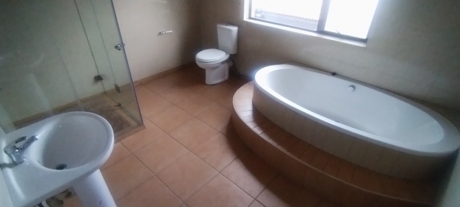 To Let 5 Bedroom Property for Rent in Sonneveld Gauteng