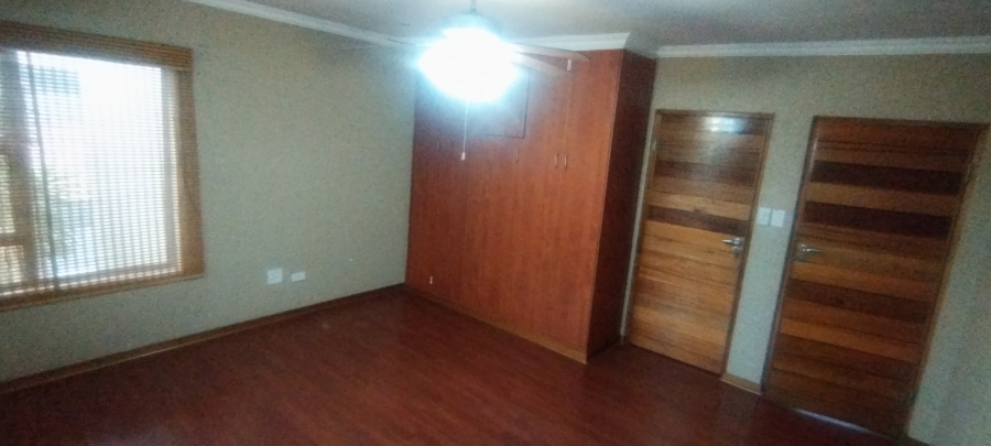 To Let 5 Bedroom Property for Rent in Sonneveld Gauteng