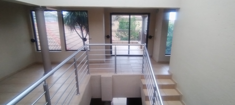 To Let 5 Bedroom Property for Rent in Sonneveld Gauteng