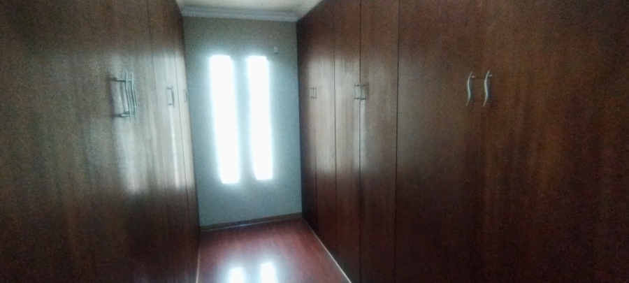 To Let 5 Bedroom Property for Rent in Sonneveld Gauteng