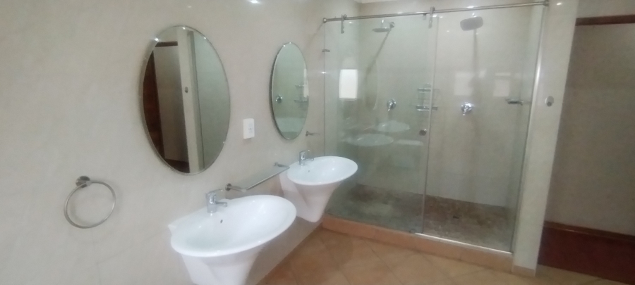 To Let 5 Bedroom Property for Rent in Sonneveld Gauteng