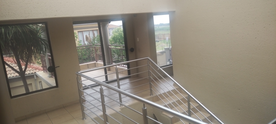 To Let 5 Bedroom Property for Rent in Sonneveld Gauteng
