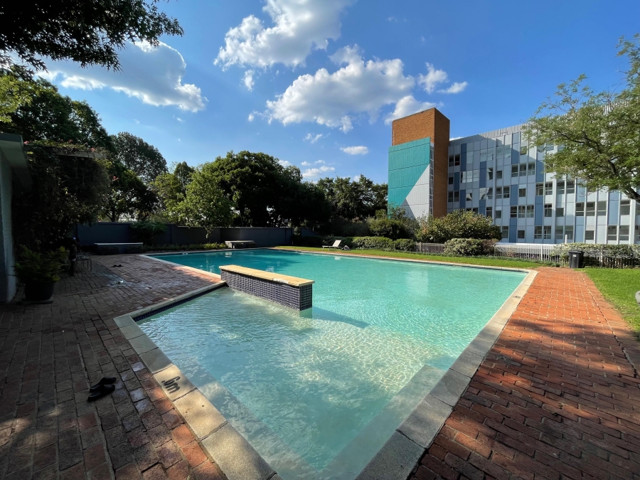 To Let 1 Bedroom Property for Rent in Benmore Gardens Gauteng