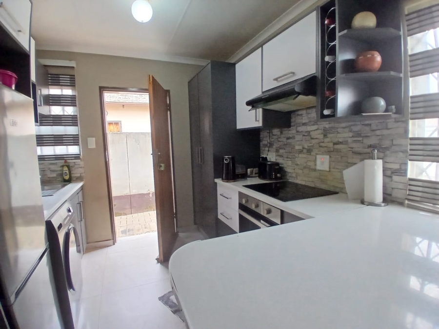 2 Bedroom Property for Sale in Windmill Park Gauteng