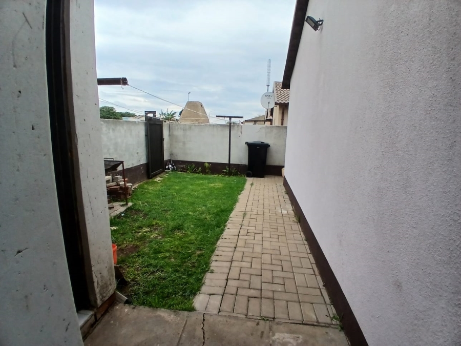 2 Bedroom Property for Sale in Windmill Park Gauteng