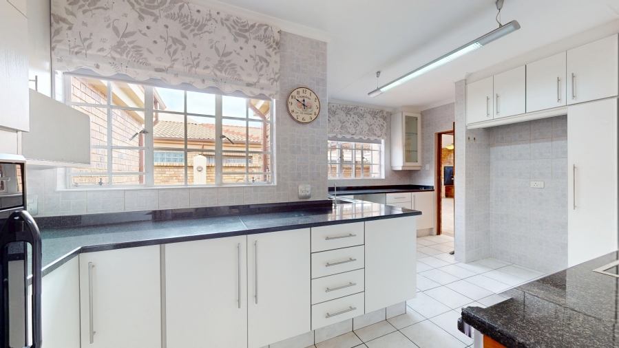 3 Bedroom Property for Sale in Bardene Gauteng