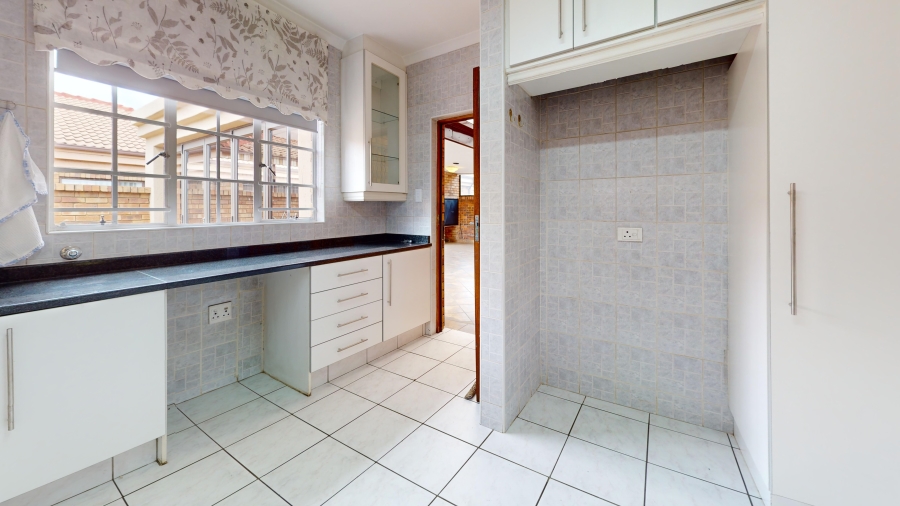 3 Bedroom Property for Sale in Bardene Gauteng