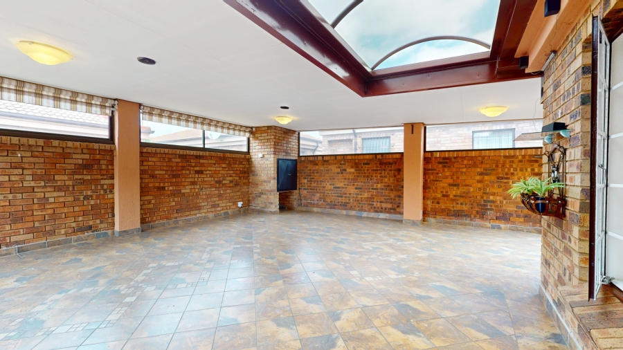 3 Bedroom Property for Sale in Bardene Gauteng