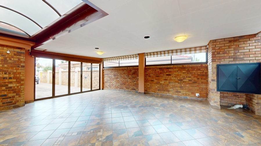 3 Bedroom Property for Sale in Bardene Gauteng