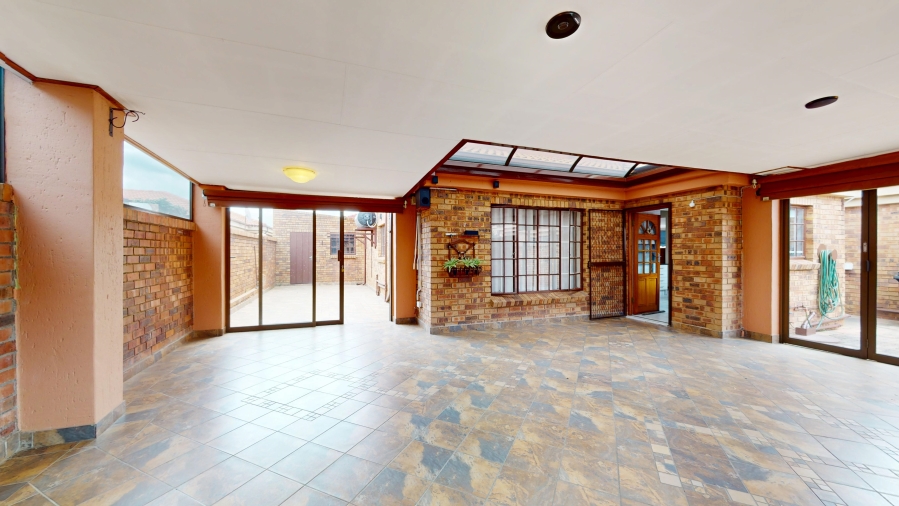 3 Bedroom Property for Sale in Bardene Gauteng