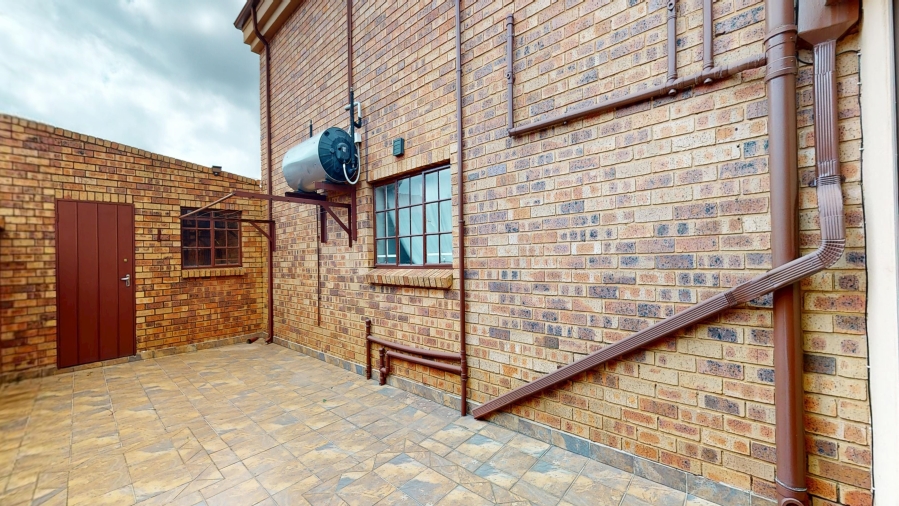 3 Bedroom Property for Sale in Bardene Gauteng