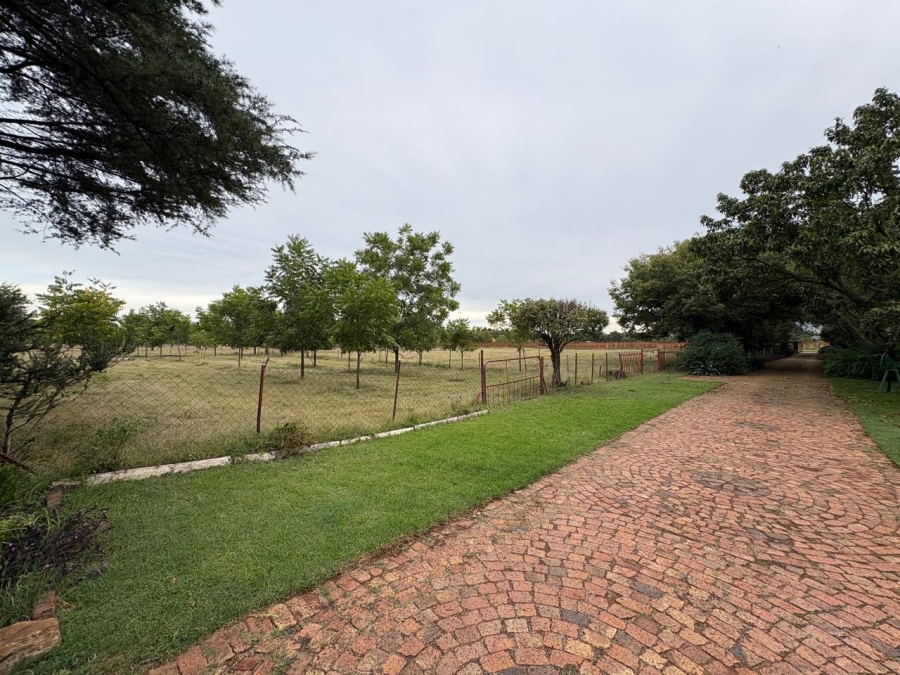 4 Bedroom Property for Sale in Van Der Merwes Kroon Gauteng
