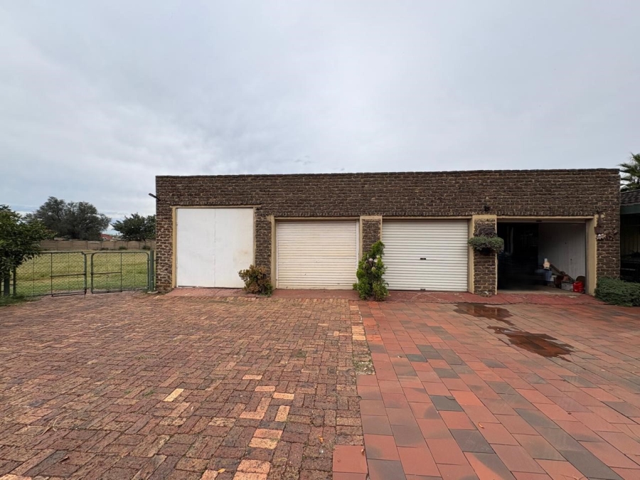 4 Bedroom Property for Sale in Van Der Merwes Kroon Gauteng